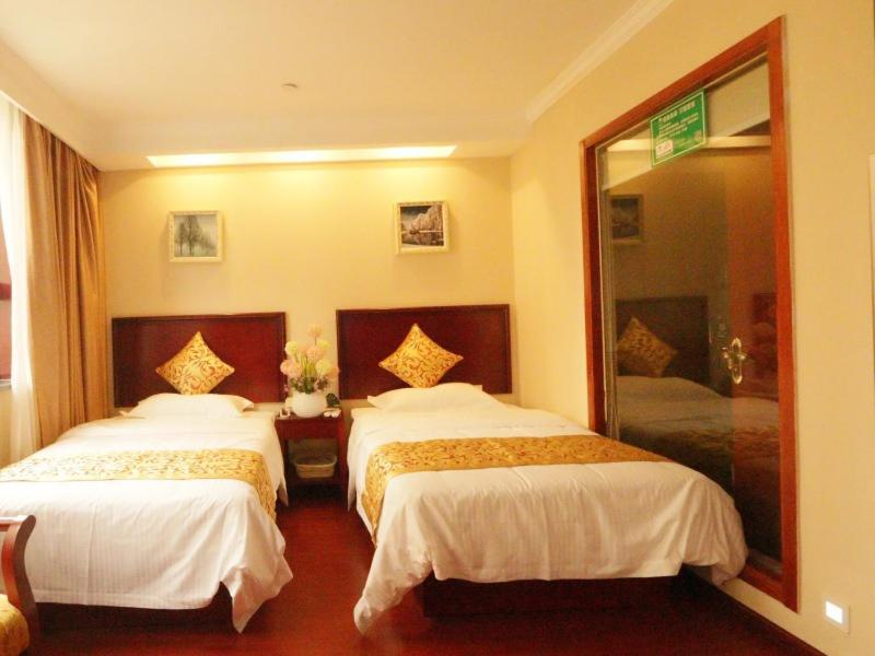 Greentree Inn Zhejiang Jiaxing West Zhongshan Road Vintage Car Building Express Hotel Exterior photo