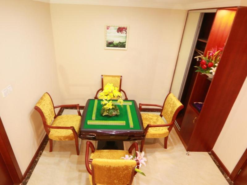Greentree Inn Zhejiang Jiaxing West Zhongshan Road Vintage Car Building Express Hotel Exterior photo
