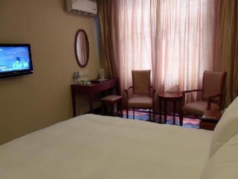 Greentree Inn Zhejiang Jiaxing West Zhongshan Road Vintage Car Building Express Hotel Exterior photo