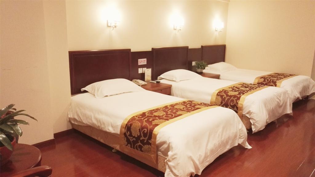 Greentree Inn Zhejiang Jiaxing West Zhongshan Road Vintage Car Building Express Hotel Exterior photo