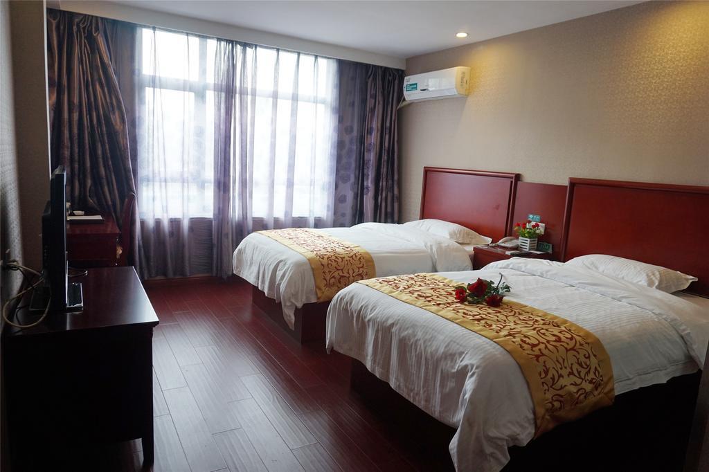 Greentree Inn Zhejiang Jiaxing West Zhongshan Road Vintage Car Building Express Hotel Exterior photo