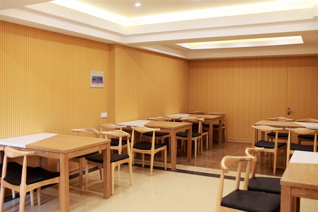 Greentree Inn Zhejiang Jiaxing West Zhongshan Road Vintage Car Building Express Hotel Exterior photo